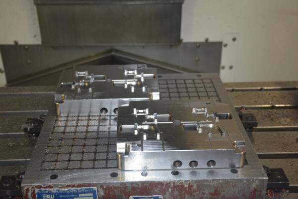 立式塑包铁模具CNC中 立式塑包铁模具CNC中