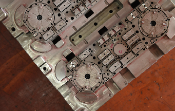 提升模具精度的关键设备与技术