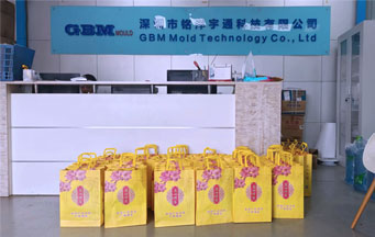 模具厂的中秋福利：香甜月饼传递关爱与团圆