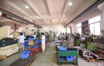 深圳模具厂：精度可达±0.005mm，打造模具行业新高度！